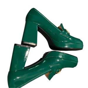 Platform Loafers. Green patent. Excellent condition. Sz 7.5 /38